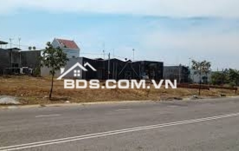 NGÂN HÀNG THANH LÝ ĐẤT GẦN CHỢ , SÁT KCN CHỈ 740TR , CÓ LÔ GÓC 2MT KD